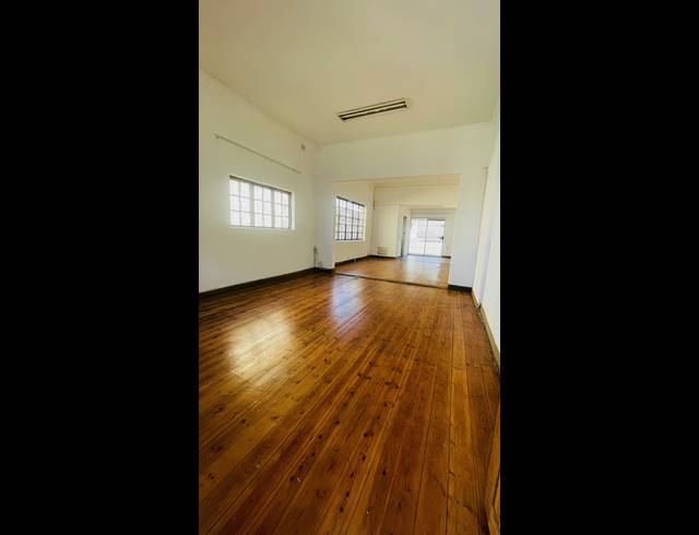 200M² BUSINESS FOR SALE IN WINDERMERE